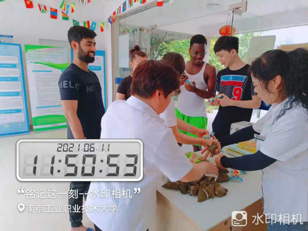 南京工业职业技术大学“端午总动员粽香颂党情”活动.JPG